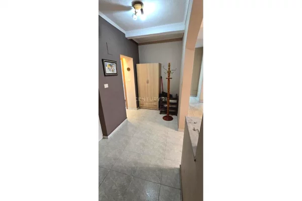 Shtepi ne shitje Apartament ne Tirane, 3+1, Mobilimi E mobiluar, Pagesa 177,000  Euro.