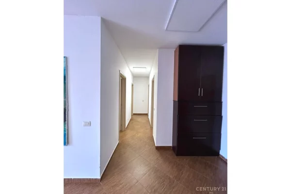 Shtepi ne shitje Apartament ne Tirane, 2+1, Mobilimi E mobiluar, Pagesa 218,000  Euro.