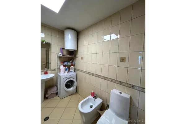 Shtepi ne shitje Apartament ne Tirane, 2+1, Mobilimi E mobiluar, Pagesa 218,000  Euro.