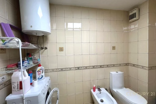 Shtepi ne shitje Apartament ne Tirane, 2+1, Mobilimi E mobiluar, Pagesa 218,000  Euro.