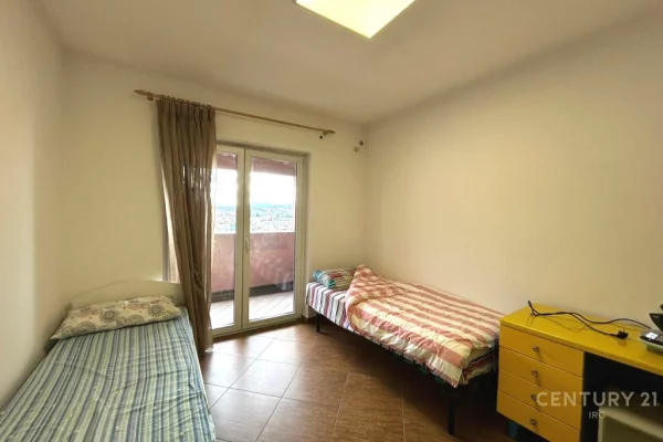 Shtepi ne shitje Apartament ne Tirane, 2+1, Mobilimi E mobiluar, Pagesa 218,000  Euro.