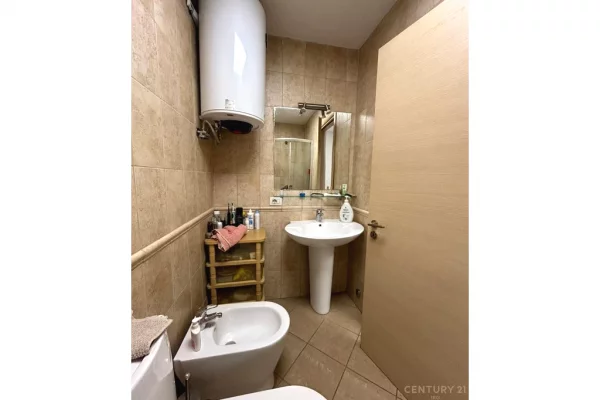 Shtepi ne shitje Apartament ne Tirane, 2+1, Mobilimi E mobiluar, Pagesa 218,000  Euro.