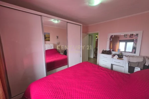 Shtepi ne shitje Apartament ne Tirane, 2+1, Mobilimi Pjeserisht e mobiluar, Pagesa 120,000  Euro.