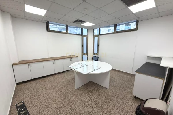 Ambient biznesi me qera 3+1 ne Tirane - 5,800 Euro