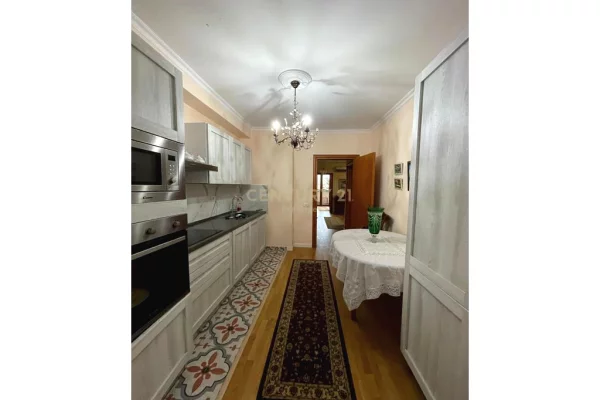 Shtepi ne shitje Apartament ne Tirane, 2+1, Mobilimi E mobiluar, Pagesa 318,000  Euro.