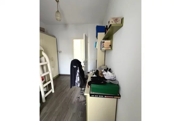 Shtepi ne shitje Apartament ne Tirane, 3+1, Mobilimi E mobiluar, Pagesa 270,000  Euro.