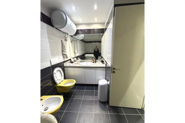 Shtepi ne shitje Apartament ne Tirane, 3+1, Mobilimi E mobiluar, Pagesa 270,000  Euro.