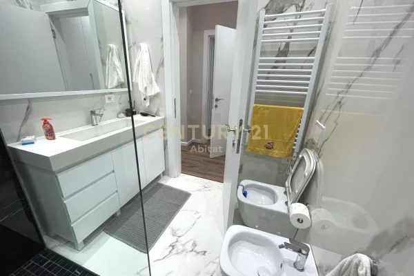 Shtepi me qera Apartament ne Tirane, 2+1, Mobilimi E mobiluar, Pagesa 1,200  Euro.