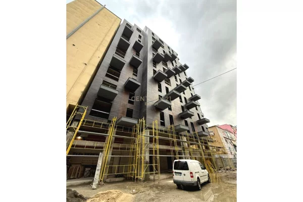 Shtepi ne shitje Apartament ne Tirane, 3+1, Mobilimi Bosh, pa mobiluar, Pagesa 376,000  Euro.