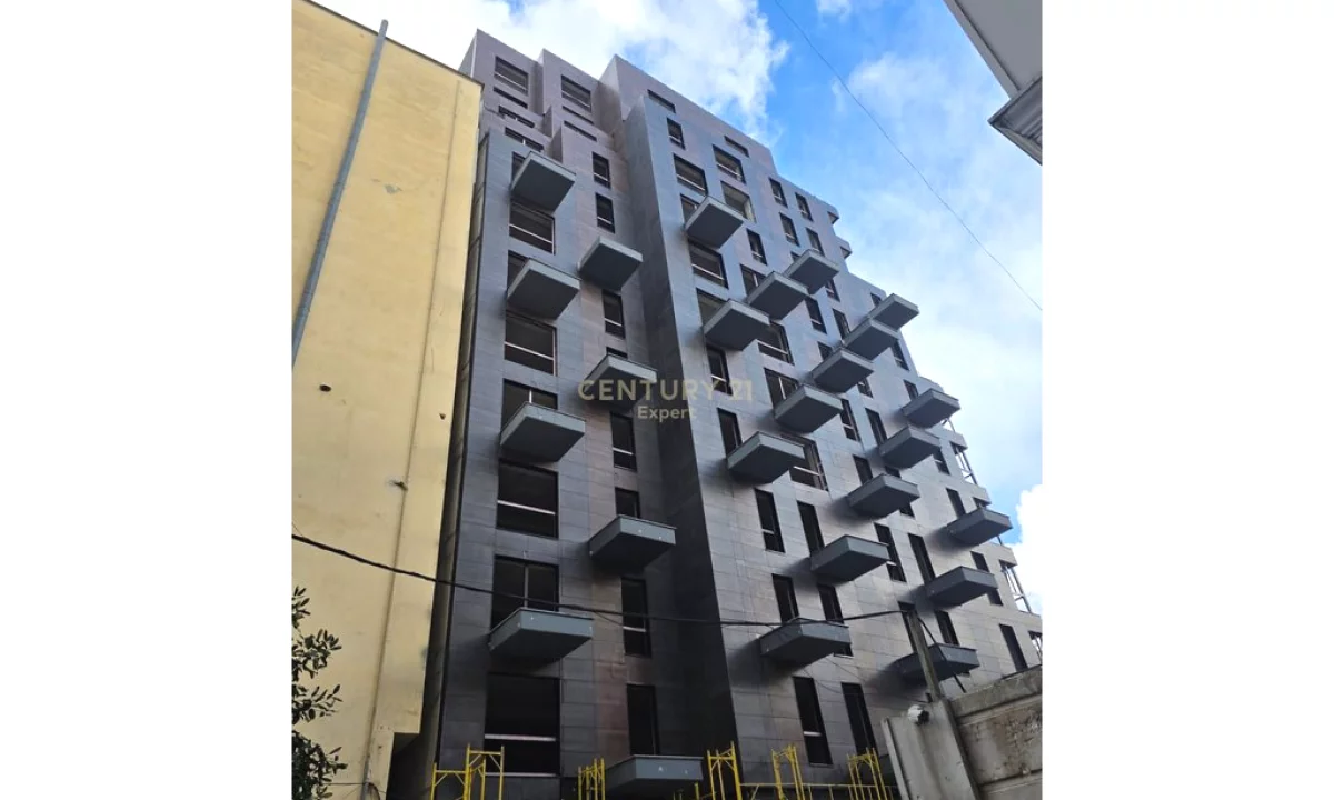 Shtepi ne shitje Apartament ne Tirane, 3+1, Mobilimi Bosh, pa mobiluar, Pagesa 376,000  Euro.