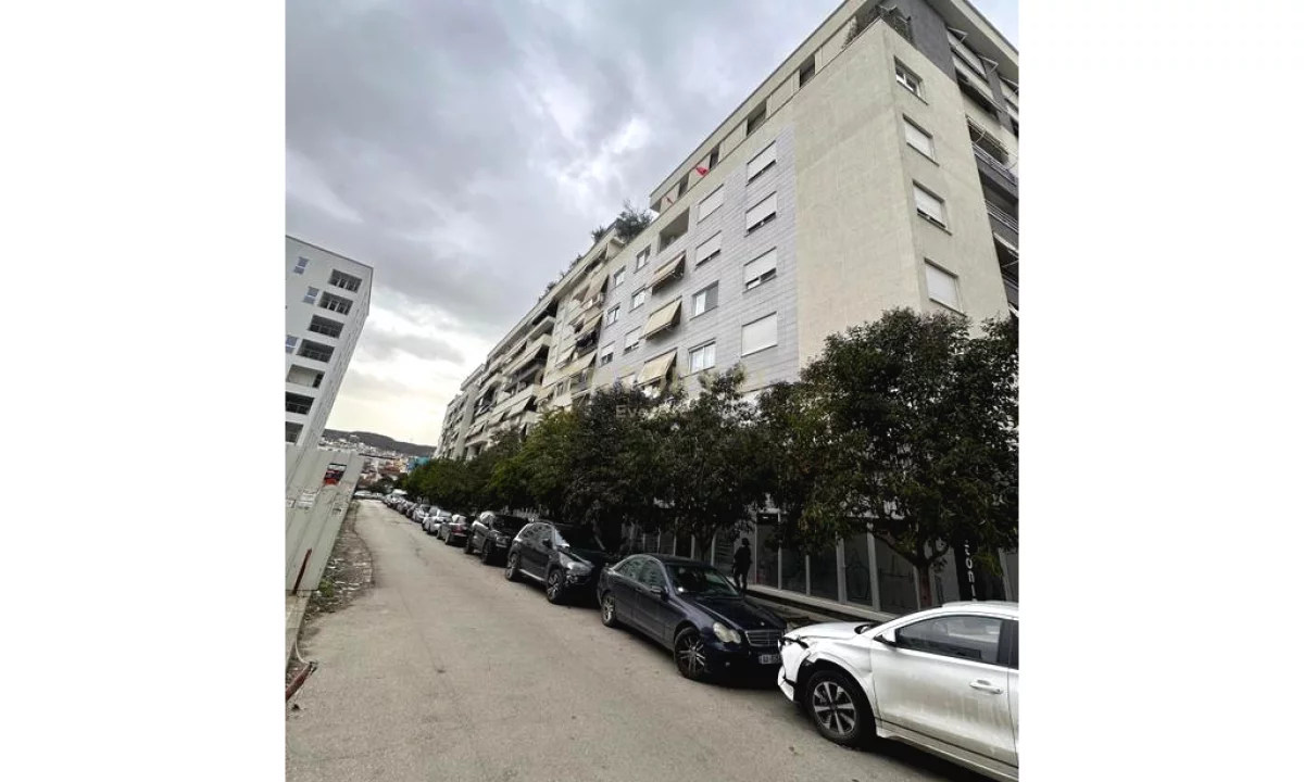 Shtepi ne shitje Apartament ne Tirane, 1+1, Mobilimi Bosh, pa mobiluar, Pagesa 228,000  Euro.