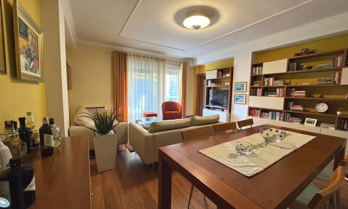 Shtepi me qera Apartament ne Tirane, 2+1, Mobilimi E mobiluar, Pagesa 1,800  Euro.