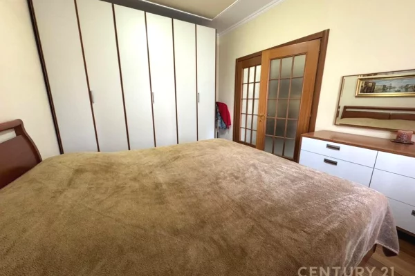 Shtepi me qera Apartament ne Tirane, 2+1, Mobilimi E mobiluar, Pagesa 1,800  Euro.