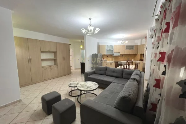 Zyrë 3+2 Me Qira në Garda, Gjimnazi Petro Nini Luarasi, Tirana e Re - 1200€ | 127.20 m²