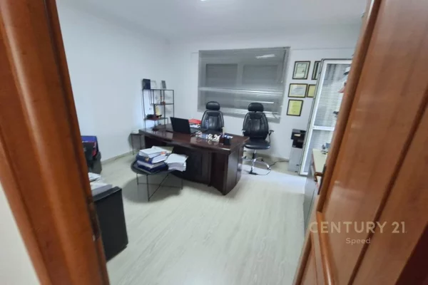 Ambient biznesi me qera 3+1 ne Tirane - 800 Euro
