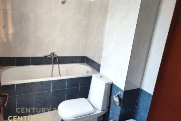 Apartment for rent in Tirana 4+1, Emty