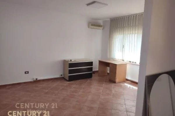 Apartment for rent in Tirana 4+1, Emty