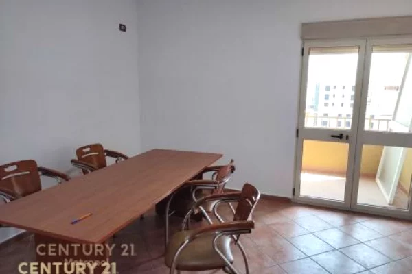 Apartment for rent in Tirana 4+1, Emty