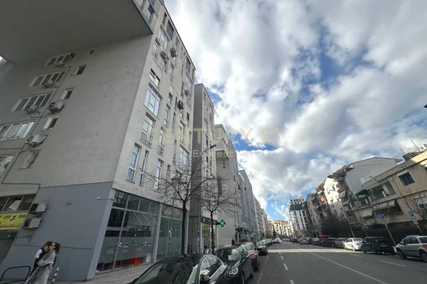 Ambient biznesi me qera 3+1 ne Tirane - 120,000 Leke