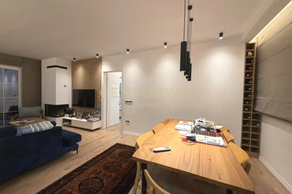 Shtepi ne shitje Penthose(kati i fundit panoramik) ne Tirane, 3+1, Mobilimi E mobiluar, Pagesa 235,000  Euro.