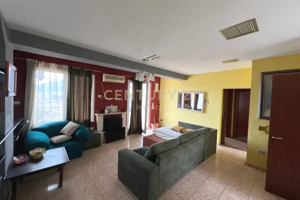 Shtepi ne shitje Duplex(shtepi me 2 kate) ne Tirane, 3+1, Mobilimi E mobiluar, Pagesa 323,500  Euro.