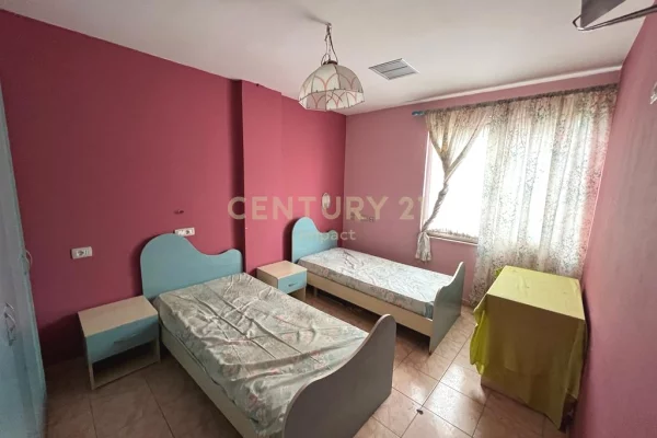 Shtepi ne shitje Duplex(shtepi me 2 kate) ne Tirane, 3+1, Mobilimi E mobiluar, Pagesa 323,500  Euro.