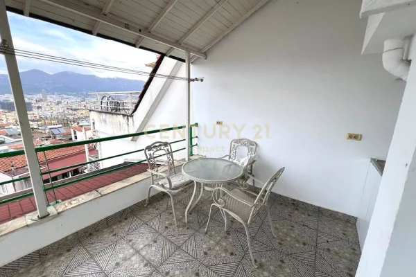 Shtepi ne shitje Duplex(shtepi me 2 kate) ne Tirane, 3+1, Mobilimi E mobiluar, Pagesa 323,500  Euro.