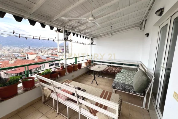 Shtepi ne shitje Duplex(shtepi me 2 kate) ne Tirane, 3+1, Mobilimi E mobiluar, Pagesa 323,500  Euro.