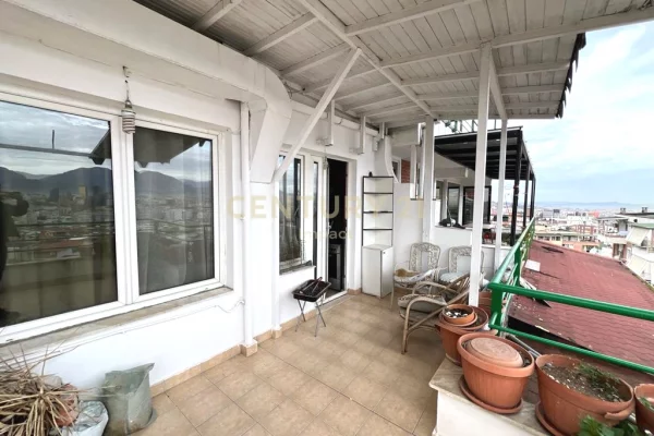 Shtepi ne shitje Duplex(shtepi me 2 kate) ne Tirane, 3+1, Mobilimi E mobiluar, Pagesa 323,500  Euro.