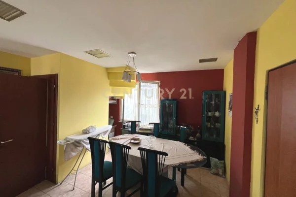 Shtepi ne shitje Duplex(shtepi me 2 kate) ne Tirane, 3+1, Mobilimi E mobiluar, Pagesa 323,500  Euro.