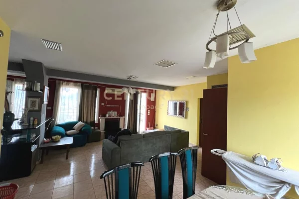 Shtepi ne shitje Duplex(shtepi me 2 kate) ne Tirane, 3+1, Mobilimi E mobiluar, Pagesa 323,500  Euro.