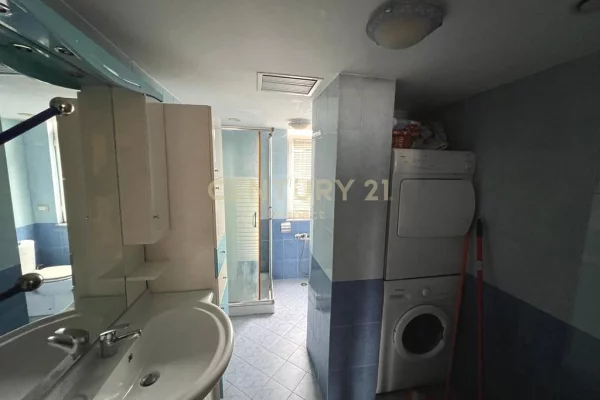 Shtepi ne shitje Duplex(shtepi me 2 kate) ne Tirane, 3+1, Mobilimi E mobiluar, Pagesa 323,500  Euro.