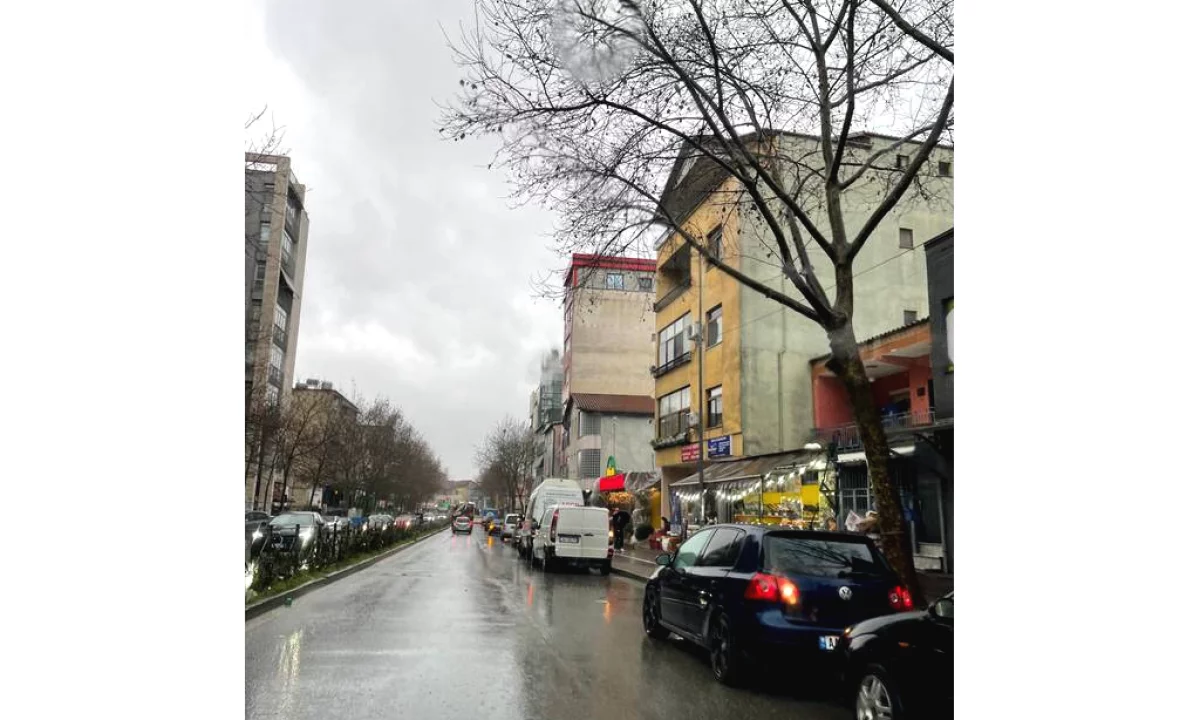 Shitet Ambient Komercial, Buze Rruge – Kinostudio (Prane Komisariatit Nr. 4)