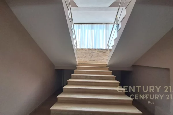 SHITET HOTEL ME 31 DHOMA NE GOLEM!