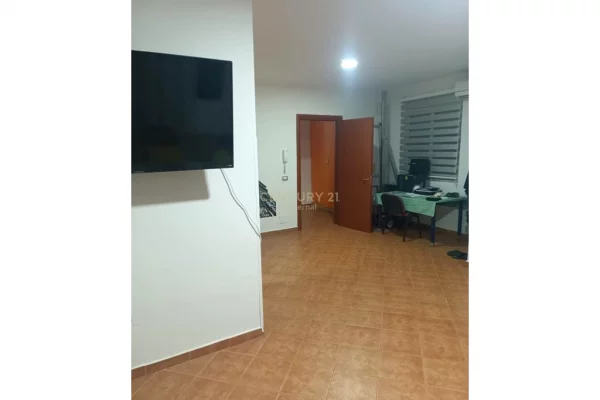 Shtepi ne shitje Apartament ne Tirane, 4+1, Mobilimi E mobiluar, Pagesa 185,000  Euro.