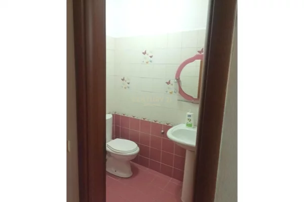 Shtepi ne shitje Apartament ne Tirane, 4+1, Mobilimi E mobiluar, Pagesa 185,000  Euro.