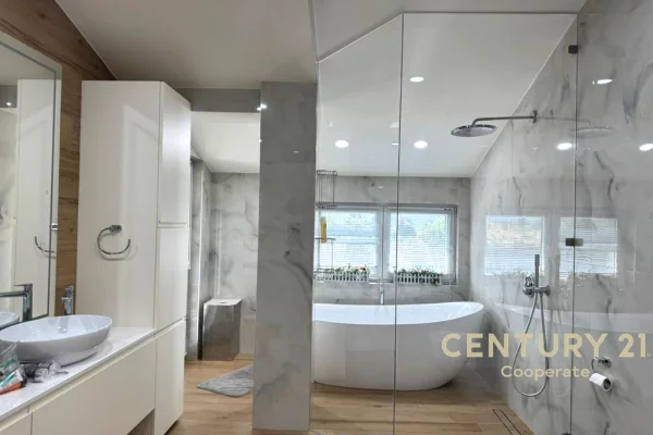 Luxury villas for rent in Tirana 6+1, Furnished