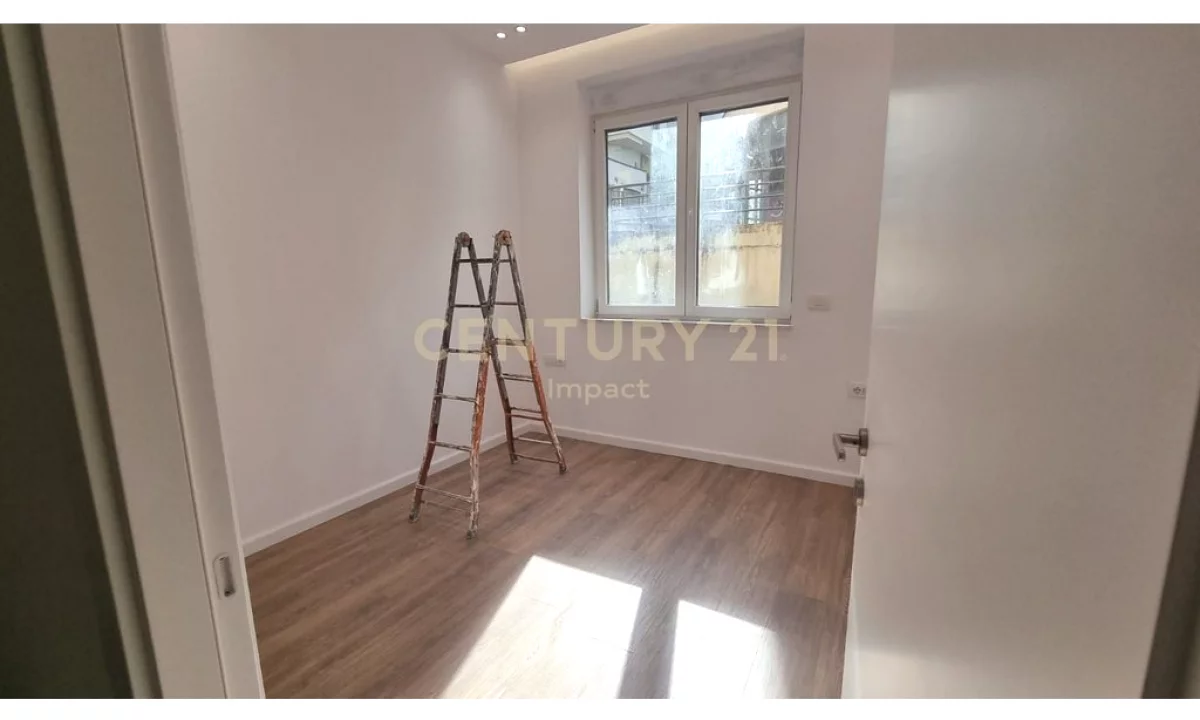 Shtepi ne shitje Apartament ne Tirane, 1+1, Mobilimi Bosh, pa mobiluar, Pagesa 130,000  Euro.