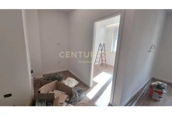 Shtepi ne shitje Apartament ne Tirane, 1+1, Mobilimi Bosh, pa mobiluar, Pagesa 130,000  Euro.