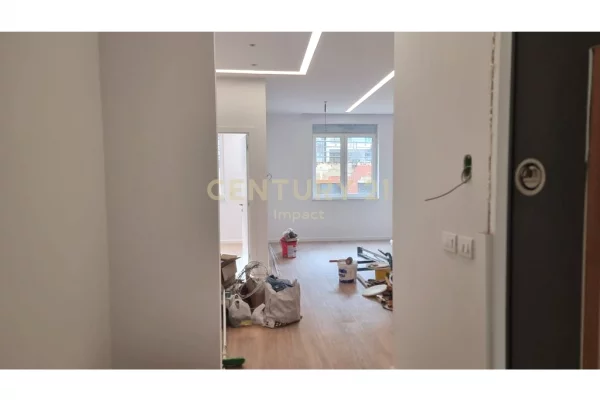 Shtepi ne shitje Apartament ne Tirane, 1+1, Mobilimi Bosh, pa mobiluar, Pagesa 130,000  Euro.