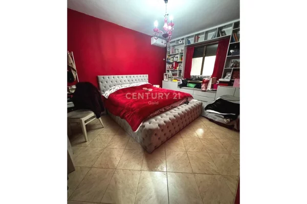 Shtepi ne shitje Apartament ne Tirane, 3+1, Mobilimi E mobiluar, Pagesa 170,000  Euro.