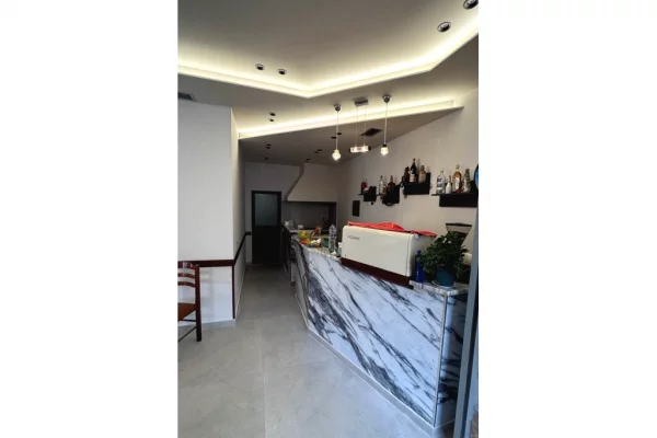 Bar / Restorant 1+1 Ne Shitje ne Kinostudio, Tirane - 140000Euro | 