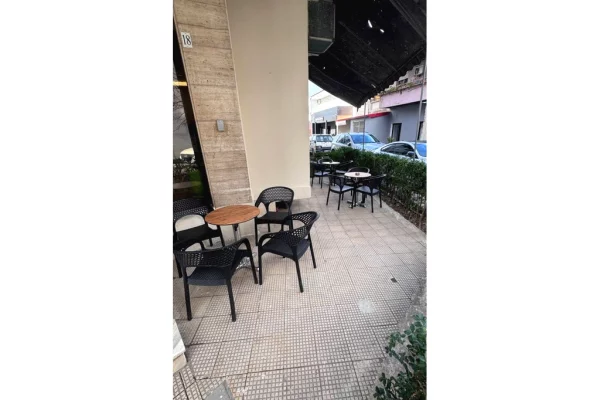 Bar / Restorant 1+1 Ne Shitje ne Kinostudio, Tirane - 140000Euro | 