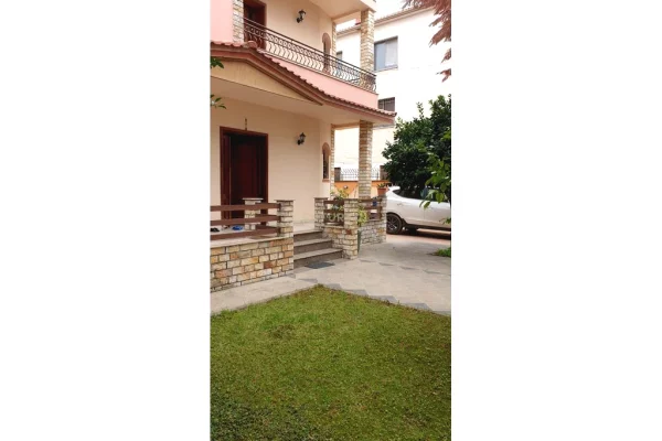 Shtepi ne shitje Vila Luksoze ne Tirane, 6+1, Mobilimi E mobiluar, Pagesa 490,000  Euro.