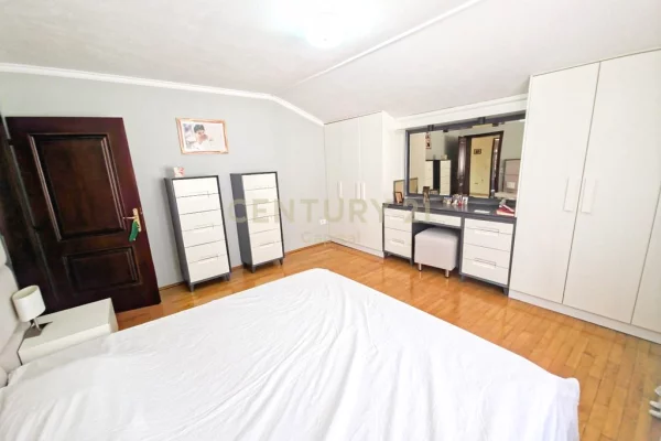 Shtepi ne shitje Vila Luksoze ne Tirane, 6+1, Mobilimi E mobiluar, Pagesa 490,000  Euro.