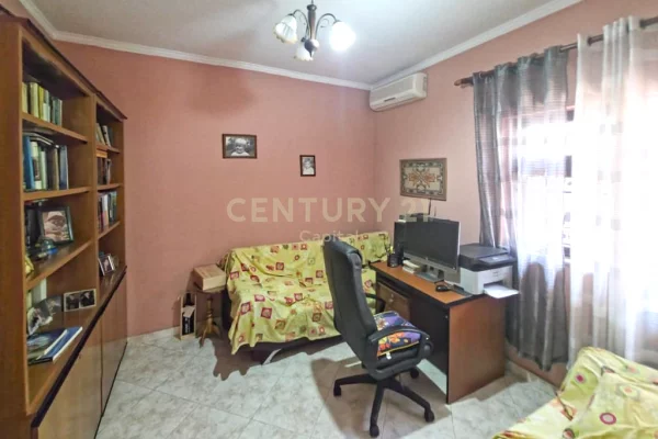 Shtepi ne shitje Vila Luksoze ne Tirane, 6+1, Mobilimi E mobiluar, Pagesa 490,000  Euro.