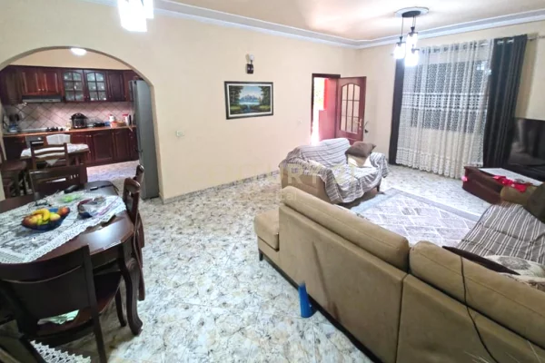 Shtepi ne shitje Vila Luksoze ne Tirane, 6+1, Mobilimi E mobiluar, Pagesa 490,000  Euro.