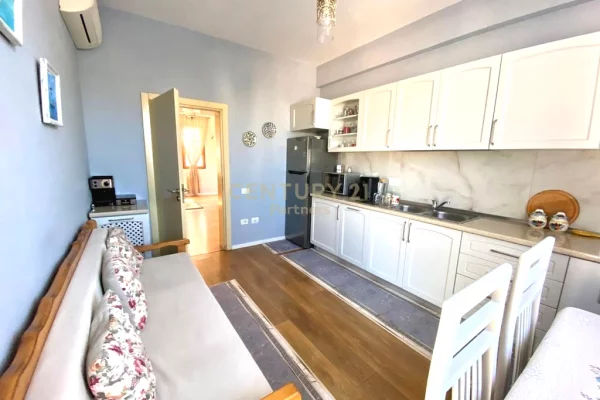 Shtepi ne shitje Apartament ne Tirane, 2+1, Mobilimi E mobiluar, Pagesa 220,000  Euro.