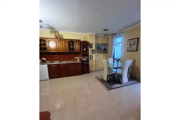 Shtepi ne shitje Apartament ne Tirane, 3+1, Mobilimi E mobiluar, Pagesa 380,000  Euro.