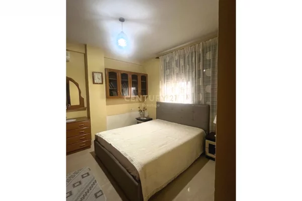 Shtepi ne shitje Apartament ne Tirane, 3+1, Mobilimi E mobiluar, Pagesa 380,000  Euro.